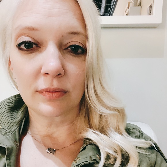 Meet your Posher, Stephanie - Picture 3 of 6